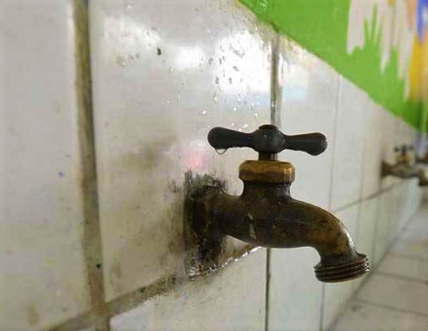 Ante-el-regreso-a-clases-aun-existen-escuelas-que-no-cuentan-con-el-servicio-de-agua-potable-