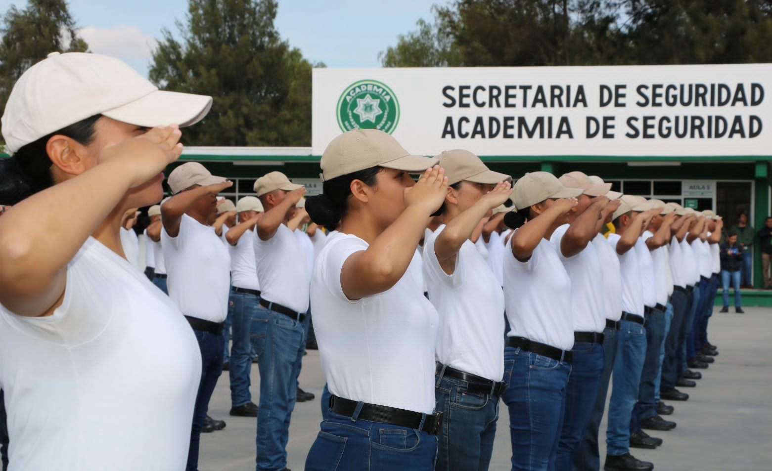 PAZ Y TRANQUILIDAD SE FORTALECEN CON NUEVOS POLICÍAS La Razón del Altiplano